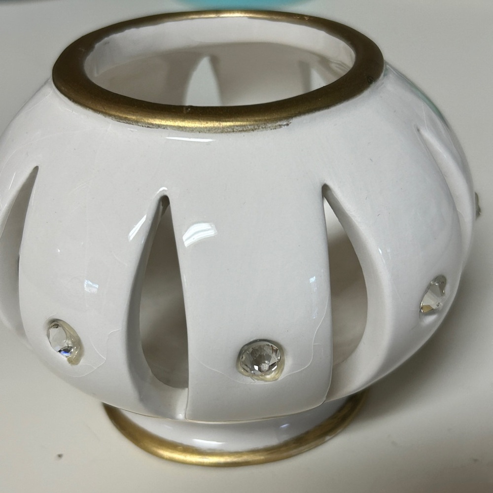 PartyLite White and Gold Accent Vase, new without box Excellent Condition